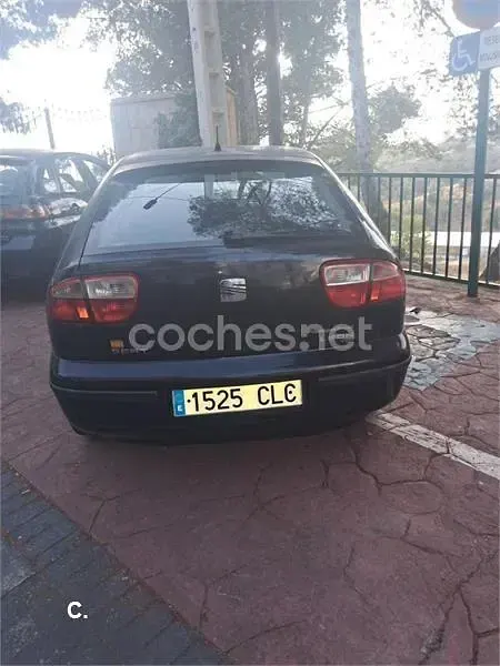 Usado Seat Leon Stella 110 CV (80 kW) 2003 Negro Utilitario