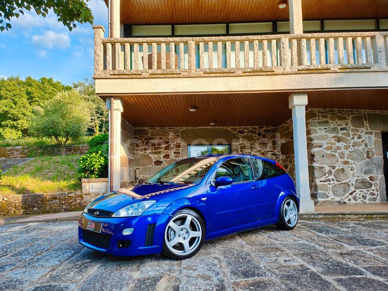 Azul Usado 2003 Ford Focus RS Berlina | 24.990 € - Imagen 1/4