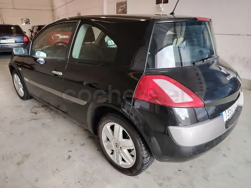 Usado Renault Mégane II Dynamique 115 CV (84 kW) 2003 Negro Berlina