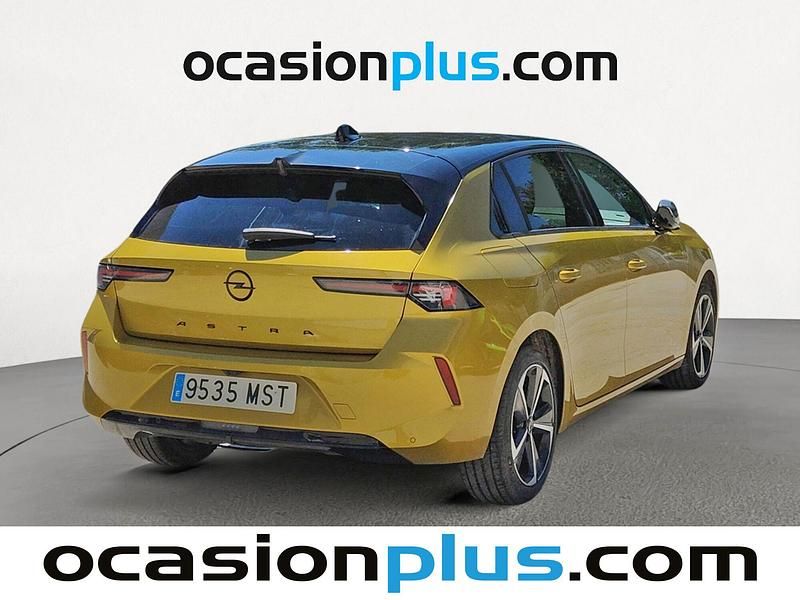 Usado Opel Astra 130 CV (95 kW) 2024 Amarillo Berlina