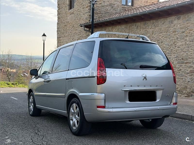 Usado Peugeot 807 Style 136 CV (100 kW) 2014 Gris / plata Monovolumen