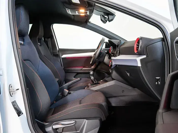 Usado Seat Ibiza FR 115 CV (84 kW) 2025 Blanco Utilitario