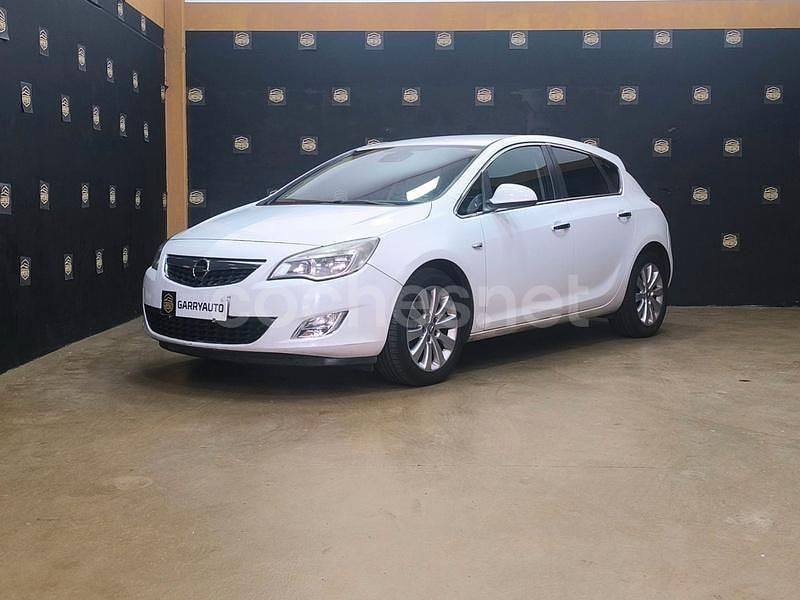 Blanco Usado 2010 Opel Astra Enjoy Berlina | 6990 € (Un poco caro) - Imagen 1/4