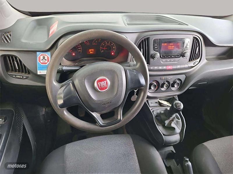 Usado Fiat Doblò 90 CV (66 kW) 2017 Blanco Monovolumen