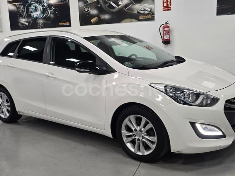 Blanco Usado 2014 Hyundai i30 GO! Familiar | 10.900 € (Un poco caro) - Imagen 1/4
