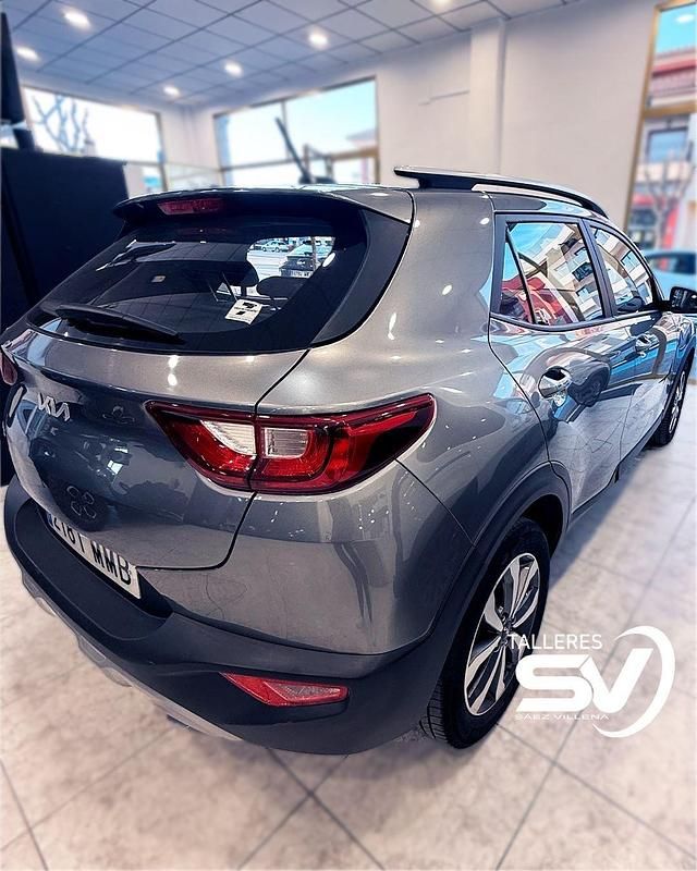 Usado Kia Stonic 84 CV (61 kW) 2023 Gris SUV