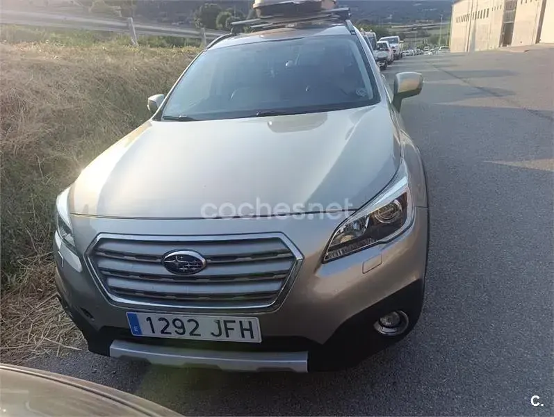 Usado Subaru Outback 150 CV (110 kW) 2015 Gris / plata Familiar