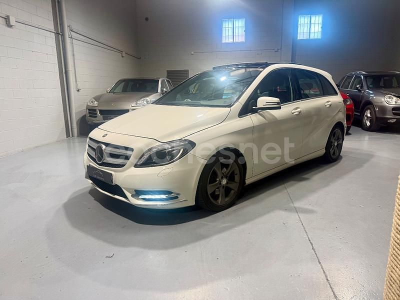Blanco Usado 2014 Mercedes B180 Urban Monovolumen | 13.900 € (Un poco caro) - Imagen 1/4