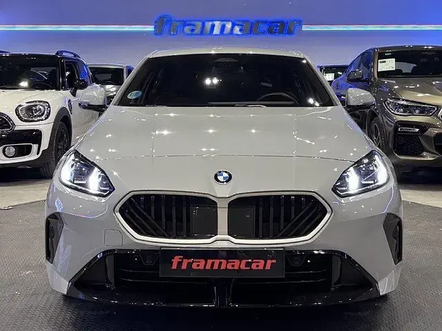 Usado BMW 120 M Sport 163 CV (119 kW) 2025 Gris Utilitario