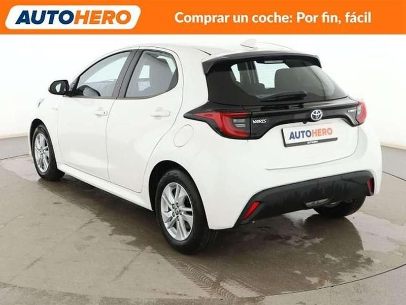Usado Toyota Yaris Hybrid Active 116 CV (85 kW) 2021 Blanco Berlina
