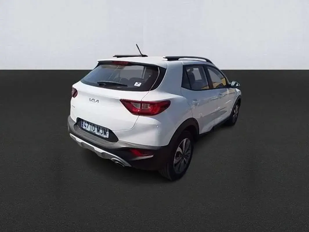 Usado Kia Stonic 84 CV (61 kW) 2023 Blanco SUV