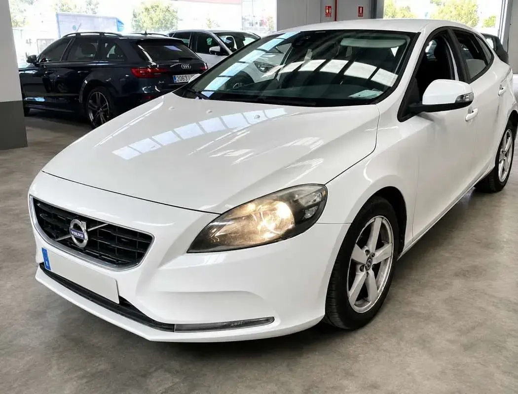 Usado Volvo V40 Kinetic 115 CV (84 kW) 2013 Blanco Utilitario