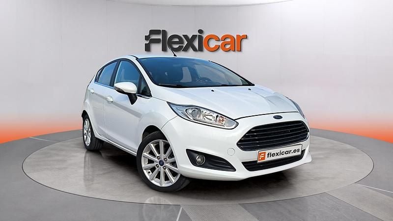 Usado Ford Fiesta Trend 101 CV (74 kW) 2016 Blanco Berlina