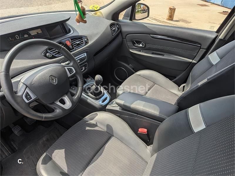 Käytetty Renault Grand Scénic III Dynamique 130 HP (95 kW) 2010 Ruskea Tila-auto