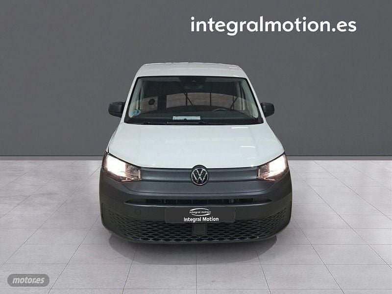 Käytetty VW Caddy 102 HP (75 kW) 2021 Valkoinen Tila-auto