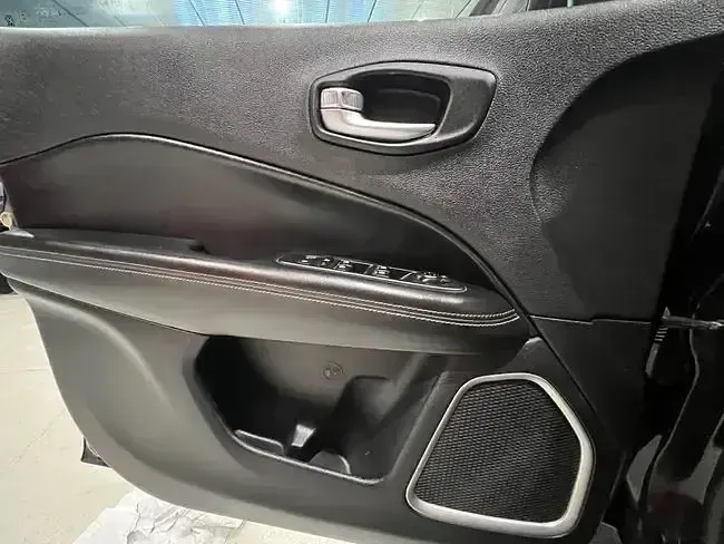 Usado Jeep Compass Sport 140 CV (102 kW) 2019 Negro SUV