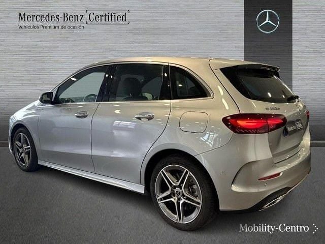Usado Mercedes B250e 218 CV (160 kW) 2025 Plata hightech Monovolumen