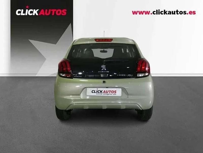 Usado Peugeot 108 Allure 72 CV (52 kW) 2021 Verde Utilitario