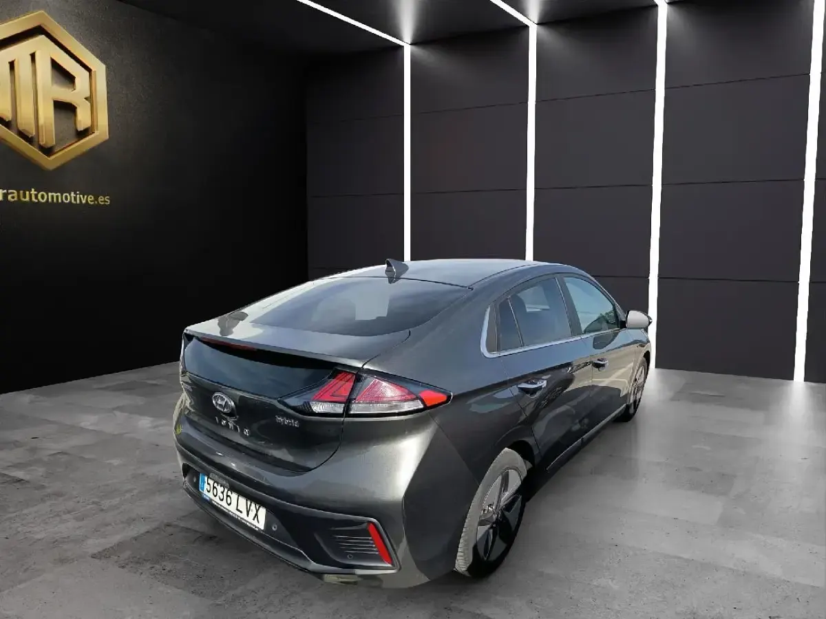 Usado Hyundai Ioniq 141 CV (103 kW) 2022 Gris metalizado Utilitario