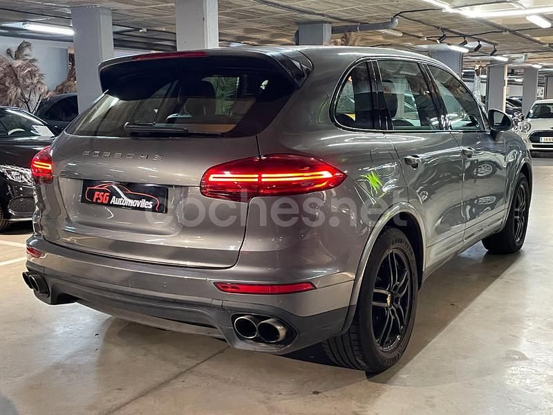 Usado Porsche Cayenne S E-Hybrid 416 CV (305 kW) 2017 Gris / plata SUV