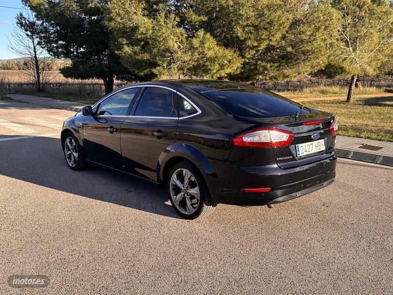 Usado Ford Mondeo Titanium 140 CV (102 kW) 2011 Negro Berlina