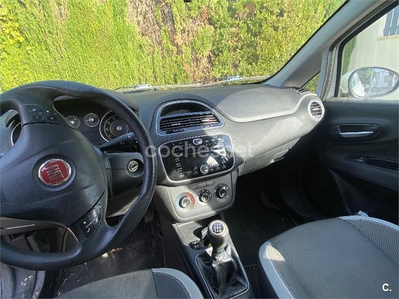 Usado Fiat Punto Pop 75 CV (55 kW) 2012 Blanco Berlina