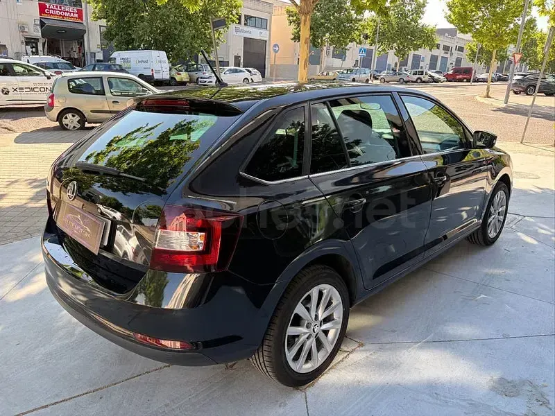 Usado Skoda Rapid Active 95 CV (69 kW) 2019 Negro Utilitario