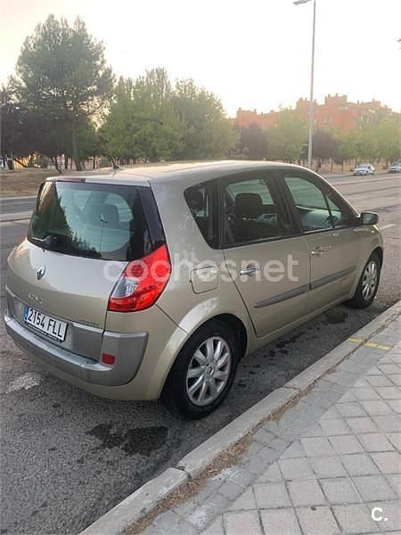 Beige Usado 2007 Renault Scénic II Privilege Monovolumen | 1999 € (Buen precio) - Imagen 1/4