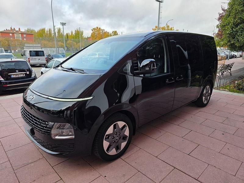 Negro Usado 2022 Hyundai Staria Monovolumen | 28.900 € (Buen precio) - Imagen 1/4