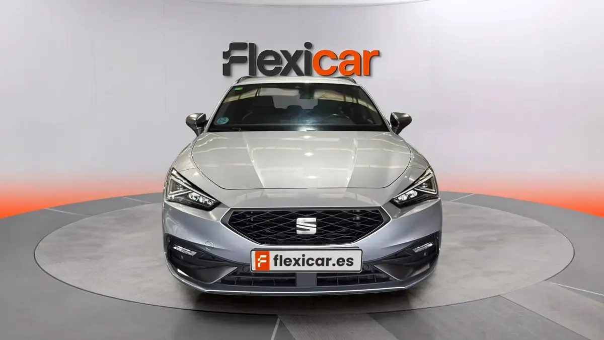 Usado Seat Leon FR 150 CV (110 kW) 2022 Gris Familiar