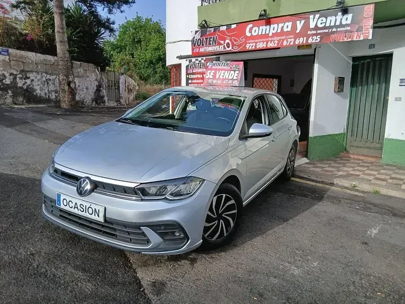 Usado VW Polo 95 CV (69 kW) 2021 Gris / plata Utilitario