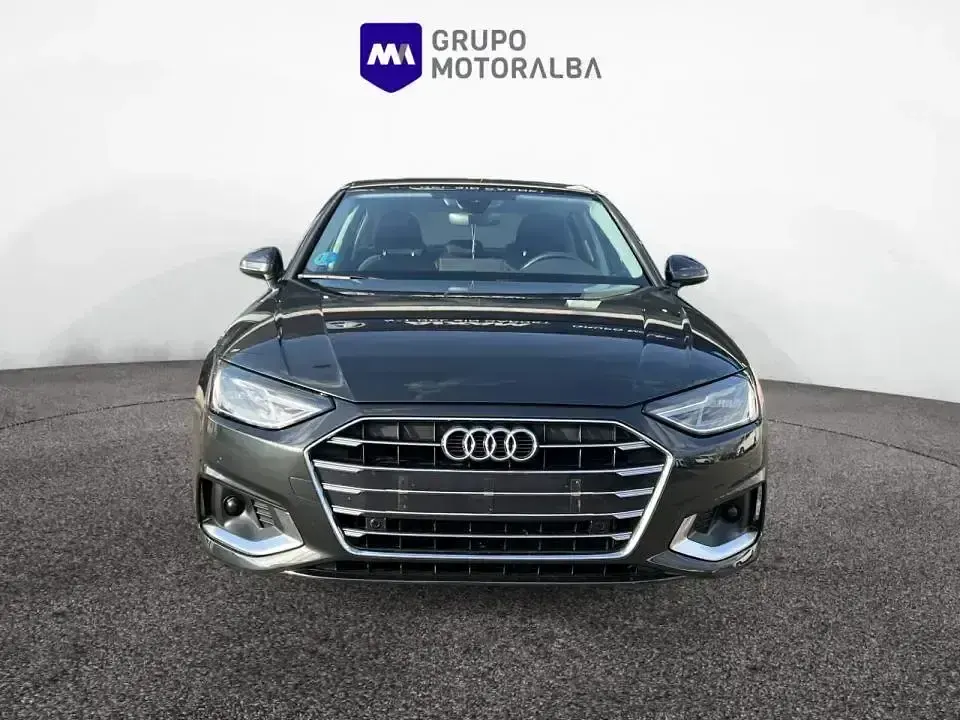 Usado Audi A4 Advanced Plus 163 CV (119 kW) 2021 Gris / plata Berlina