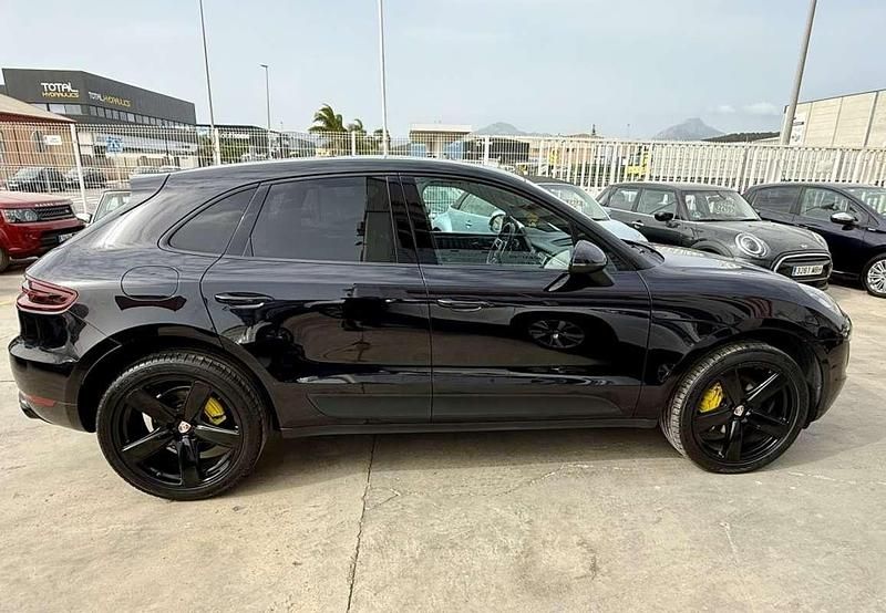 Käytetty Porsche Macan S 258 HP (189 kW) 2017 Musta Katumaasturi