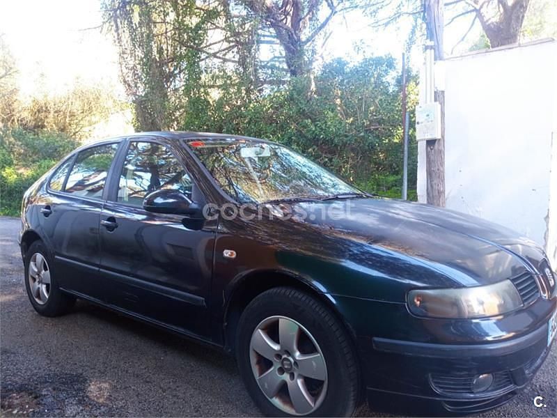 Usado Seat Leon Sport 105 CV (77 kW) 2004 Negro Utilitario