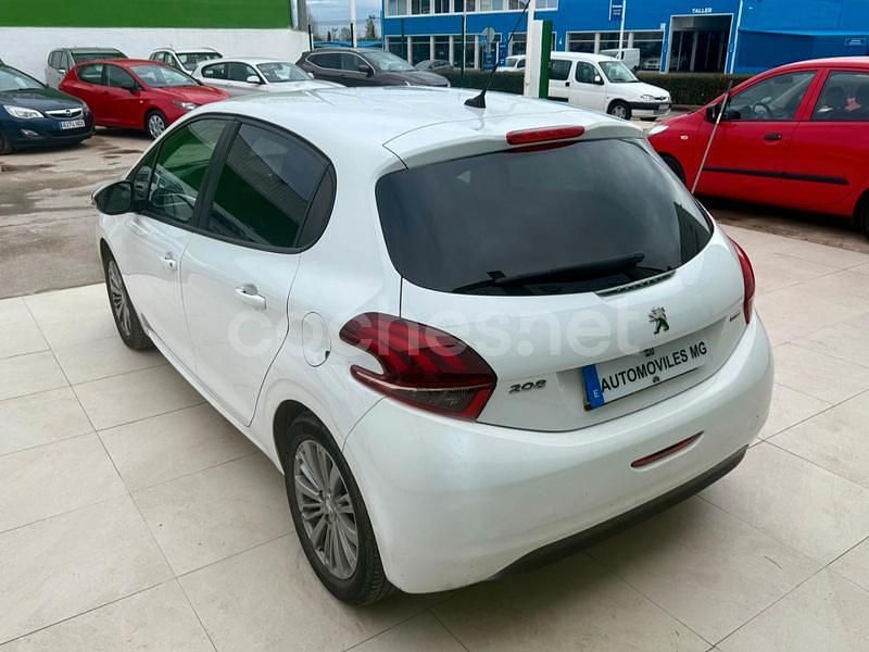 Usado Peugeot 208 Access 82 CV (60 kW) 2017 Blanco Utilitario