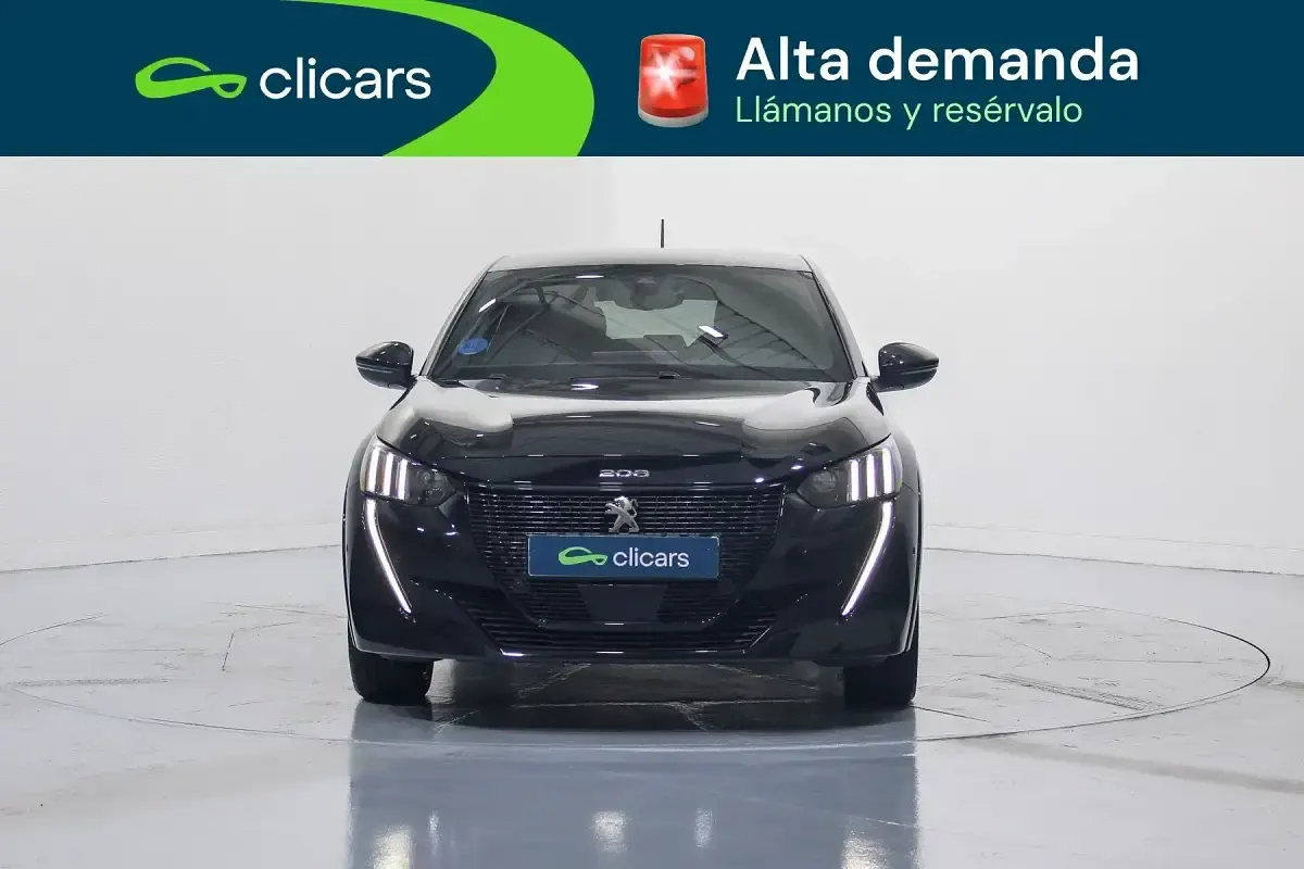 Usado Peugeot e-208 GT 100 kW (136 CV) 2022 Negro Utilitario