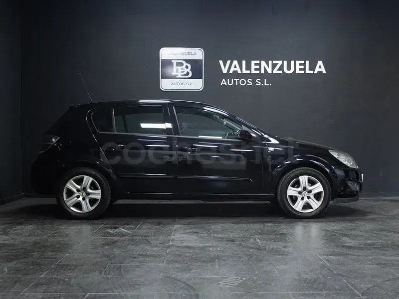 Usado Opel Astra Enjoy 110 CV (80 kW) 2009 Negro Berlina