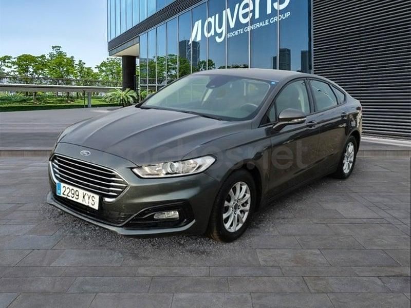 Usado Ford Mondeo Trend 165 CV (121 kW) 2019 Gris / plata Berlina