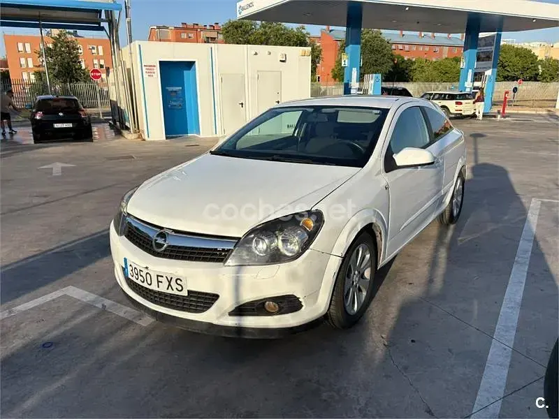 Usado Opel Astra GTC Enjoy 105 CV (77 kW) 2007 Blanco Berlina