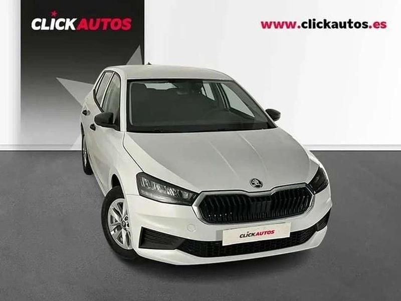 Usado Skoda Fabia Essence 80 CV (58 kW) 2025 Blanco Utilitario