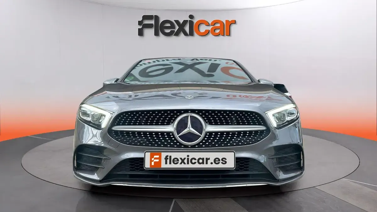 Usado Mercedes A180 116 CV (85 kW) 2019 Gris Berlina