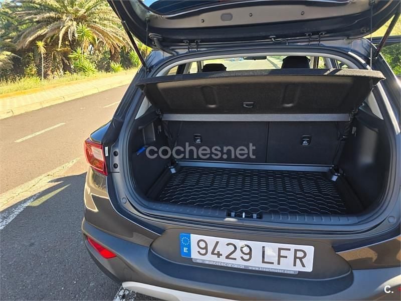 Usado Kia Stonic 120 CV (88 kW) 2020 Gris / plata SUV