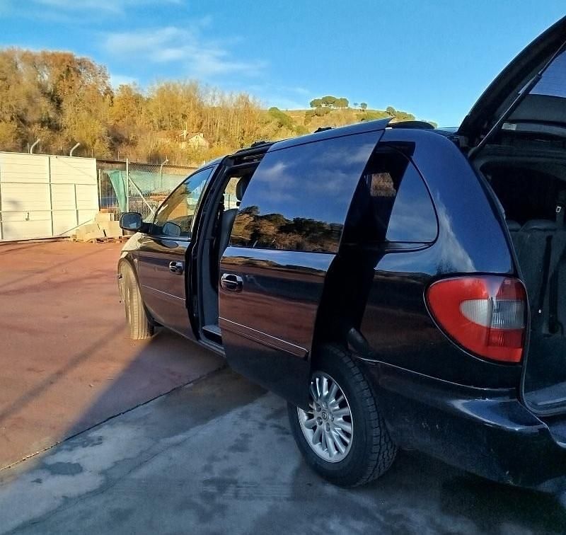 Negro Usado 2006 Chrysler Grand Voyager Limited Monovolumen | 5000 € (Buen precio) - Imagen 1/4