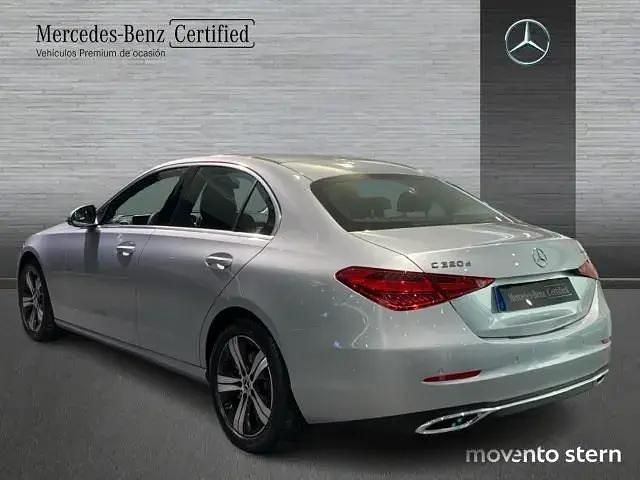 Usado Mercedes C220 Avantgarde 200 CV (147 kW) 2024 Plata hightech Berlina