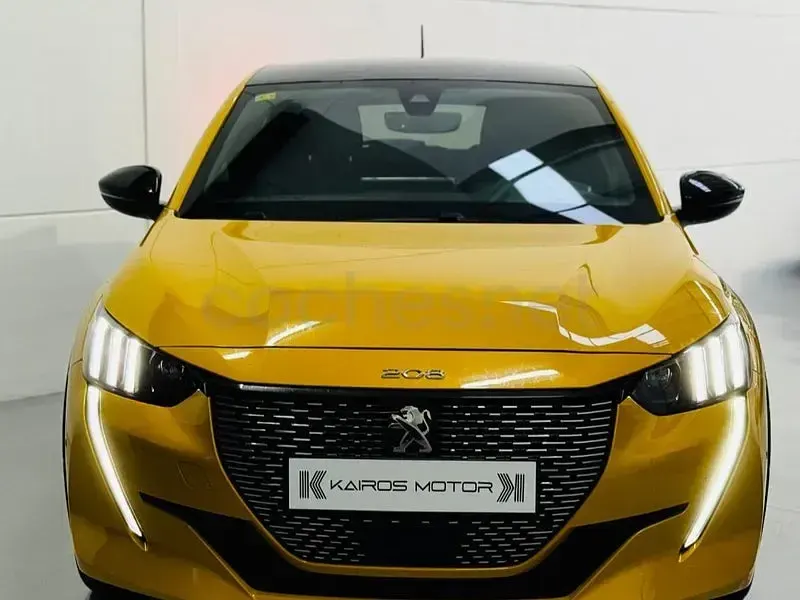 Usado Peugeot 208 GT 100 CV (73 kW) 2021 Amarillo Utilitario