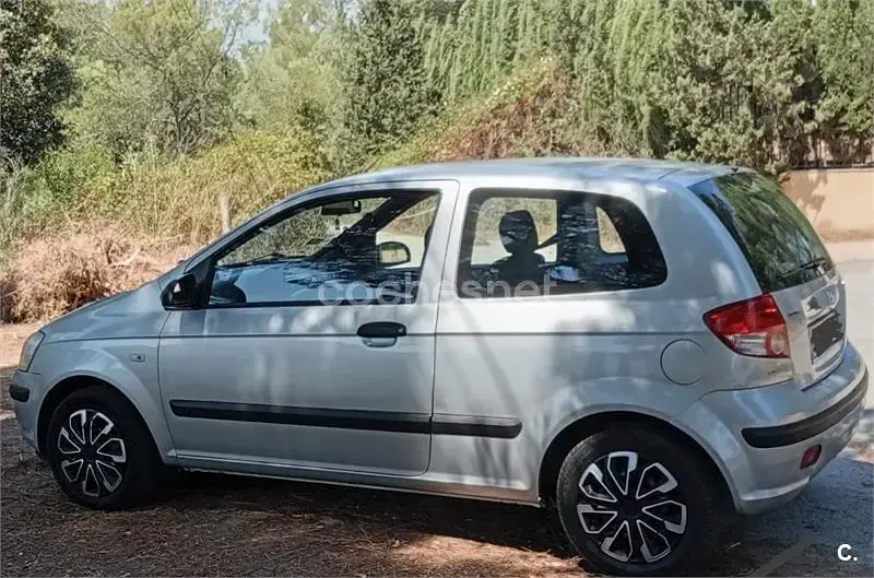 Usado Hyundai Getz 63 CV (46 kW) 2003 Gris / plata Utilitario