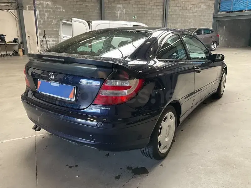 Usado Mercedes C200 Sport Edition 122 CV (89 kW) 2005 Azul Berlina