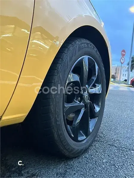 Usado Opel Corsa Business 90 CV (66 kW) 2017 Amarillo Utilitario