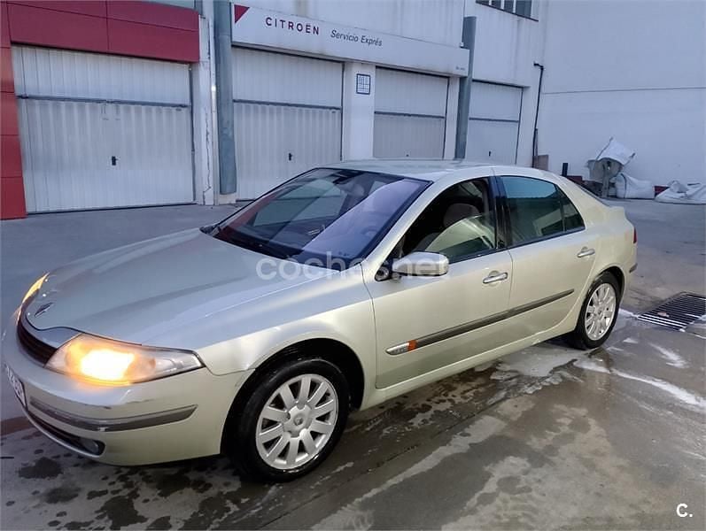 Usado Renault Laguna II Authentique 110 CV (80 kW) 2001 Gris / plata Berlina