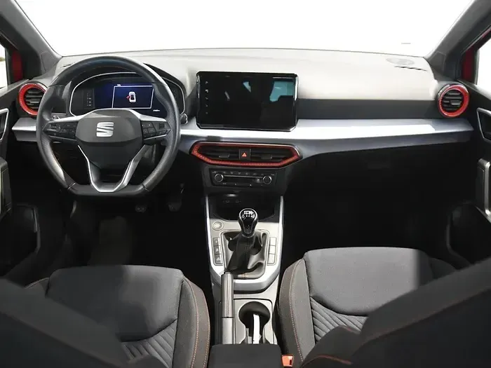 Usado Seat Arona FR 115 CV (84 kW) 2025 Rojo SUV